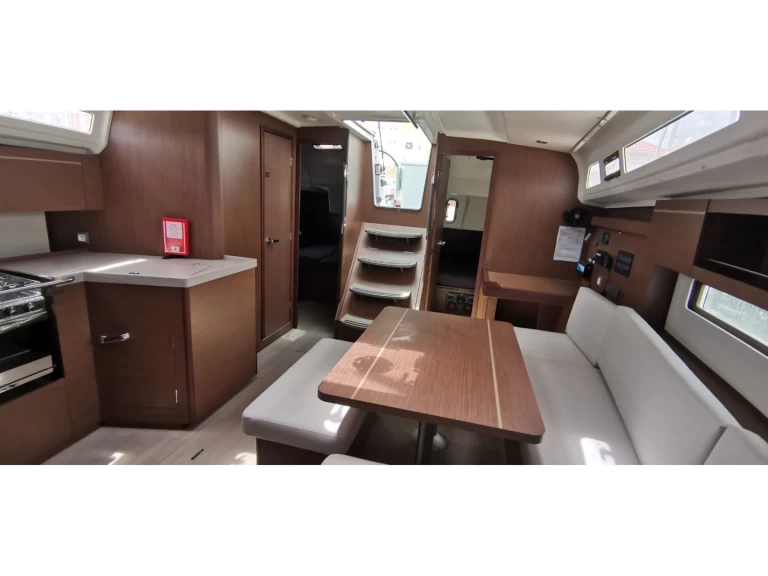 Alquiler de embarcaciones Bénéteau Oceanis 40.1 enLávrio en Samboat