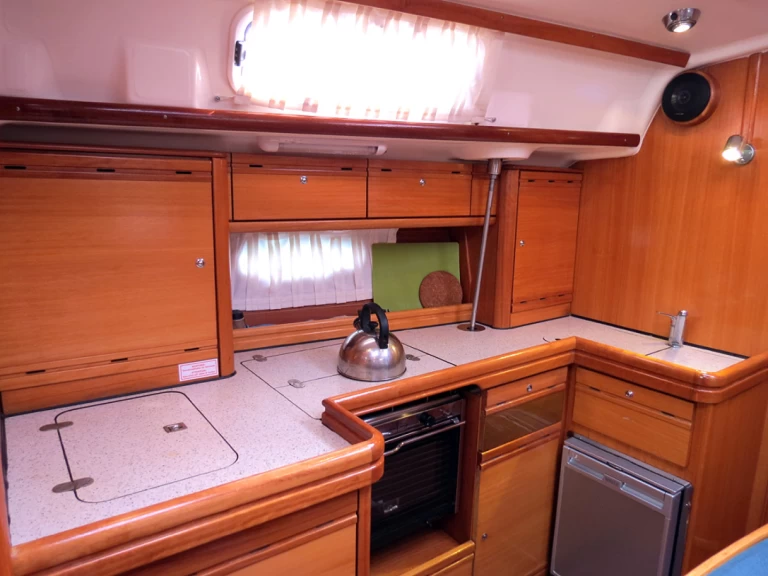 Alquiler de Bavaria Bavaria 42 Cruiser en Lávrio