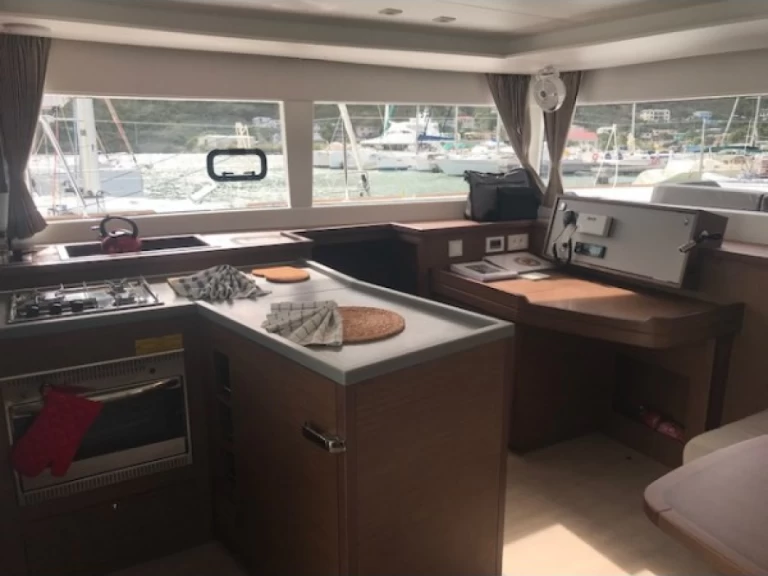 Alquiler de embarcaciones Lagoon Lagoon 450 F enSant Antoni de Portmany en Samboat