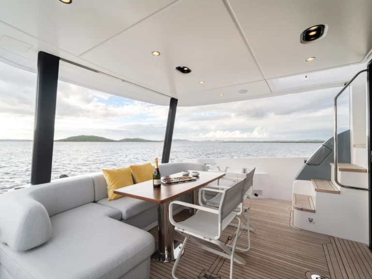 Alquiler de Yate de lujo, con o sin patrón Azimut Šibenik