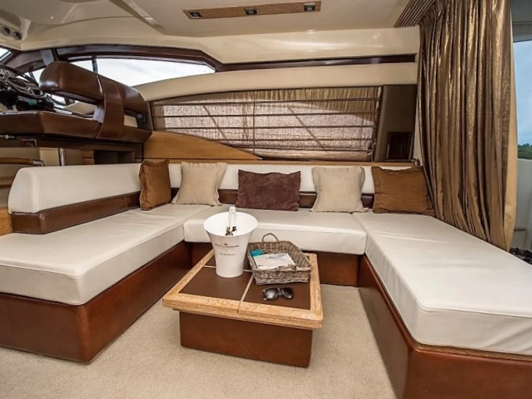 Alquiler de Azimut Azimut 47 Fly en Šibenik