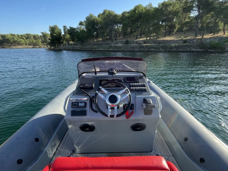 Alquiler de embarcaciones Lomac Lomac 750 enŠibenik en Samboat