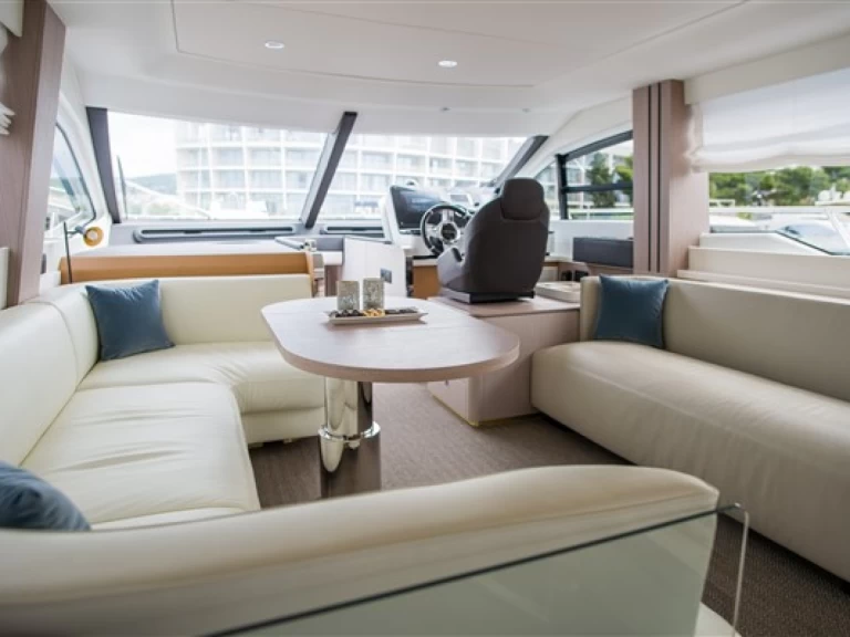 Alquiler Lancha Azimut con o sin  título de navegación