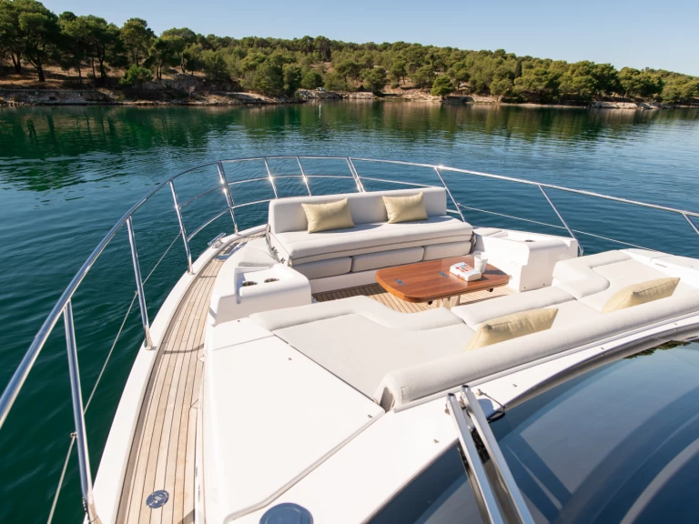Alquiler de Azimut Azimut 60 Fly en Šibenik