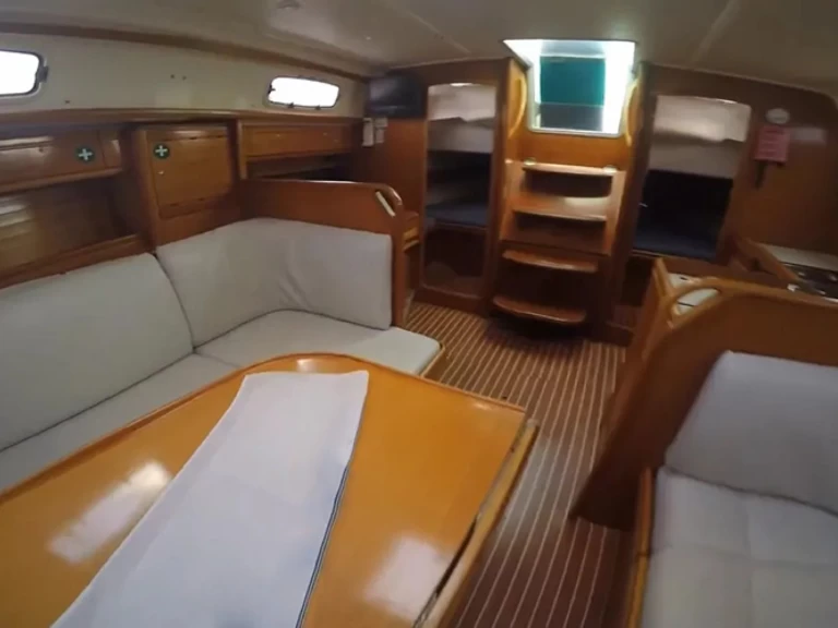 Alquiler de barcos Lefkáda barato de Bavaria 37