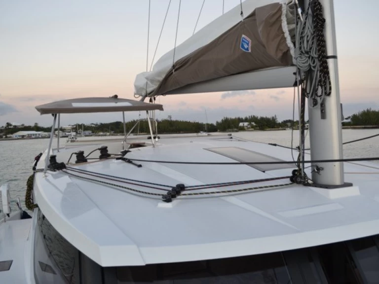 Alquiler de embarcaciones Fountaine Pajot Lucia 40 enRoad Town en Samboat