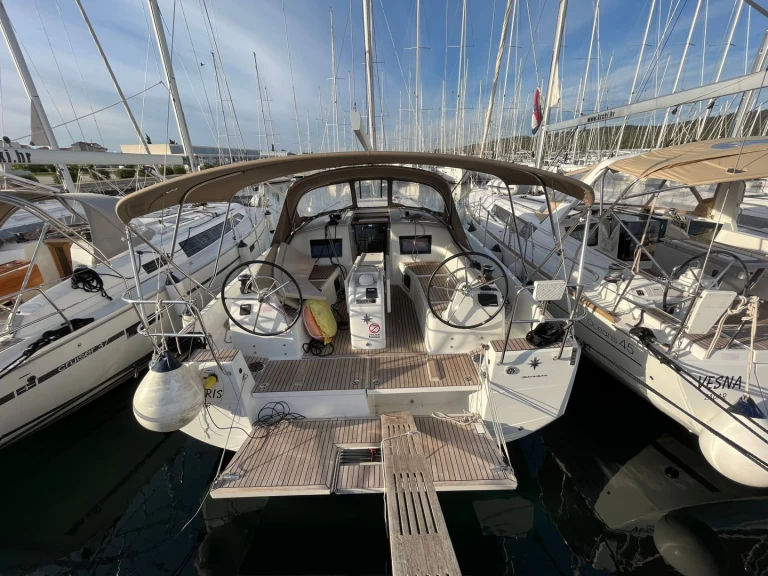 Alquiler de Jeanneau Sun Odyssey 410 en Sukošan