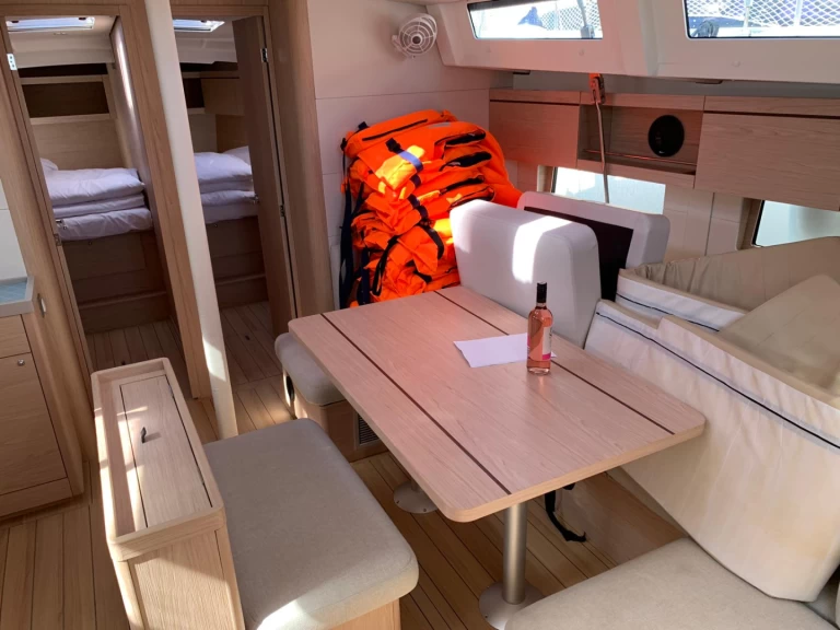 Alquiler de Velero, con o sin patrón Bénéteau Sukošan