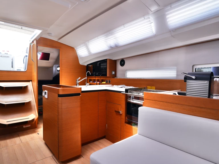 Alquiler Velero Jeanneau con o sin  título de navegación