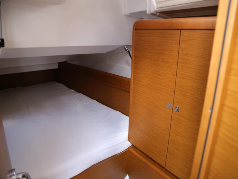 Alquiler Velero Jeanneau con o sin  título de navegación