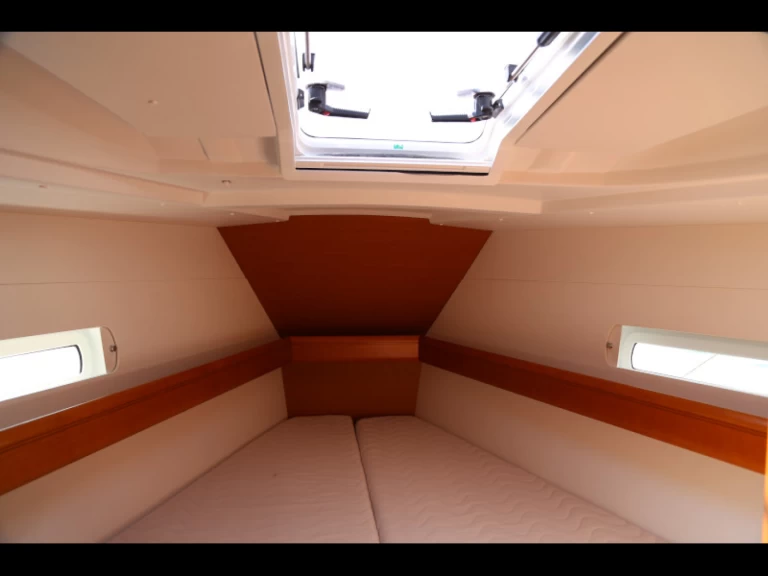 Alquiler de barcos Kaštel Gomilica barato de Sun Odyssey 419