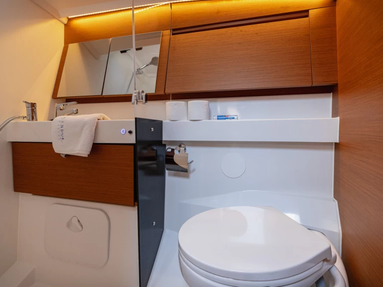 Alquiler Velero Jeanneau con o sin  título de navegación