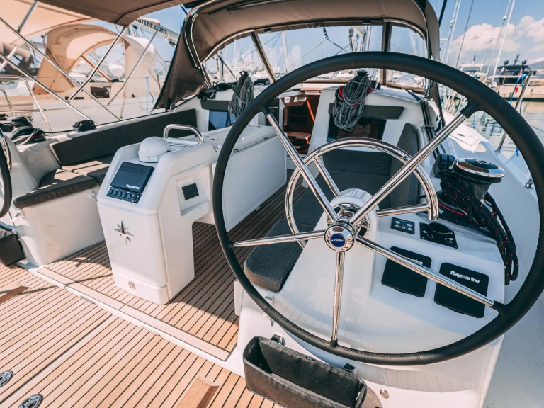 Velero para alquilar Kaštel Gomilica al mejor precio