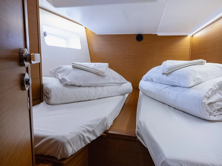 Velero para alquilar Kaštel Gomilica al mejor precio