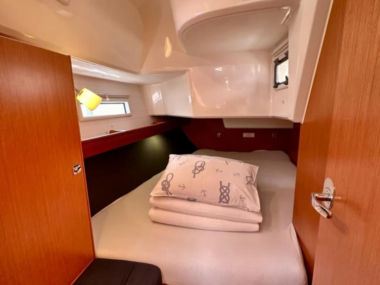 Alquiler de embarcaciones Bavaria Cruiser 37 enSukošan en Samboat