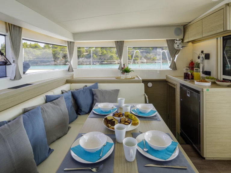 Alquiler Catamarán Lagoon con o sin  título de navegación