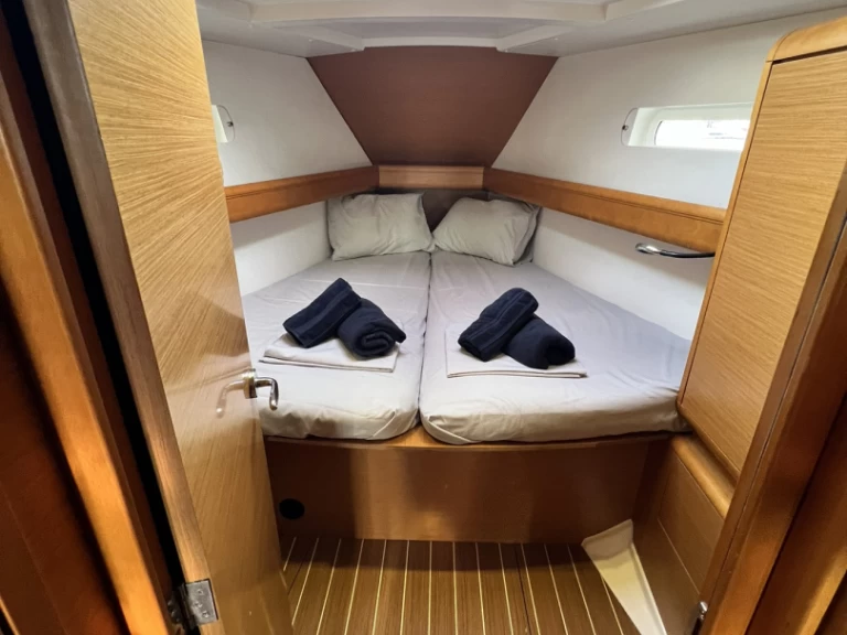 Alquiler de Jeanneau Sun Odyssey 439 en Álimos