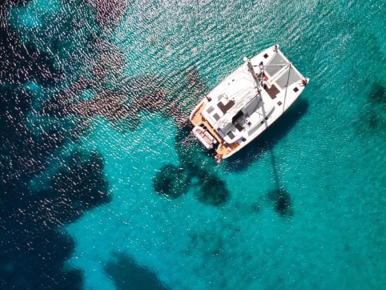 Alquiler de embarcaciones Lagoon Lagoon 450 F enPorto Pollo en Samboat