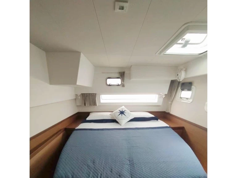 Alquiler de barcos Porto Pollo barato de Lagoon 42