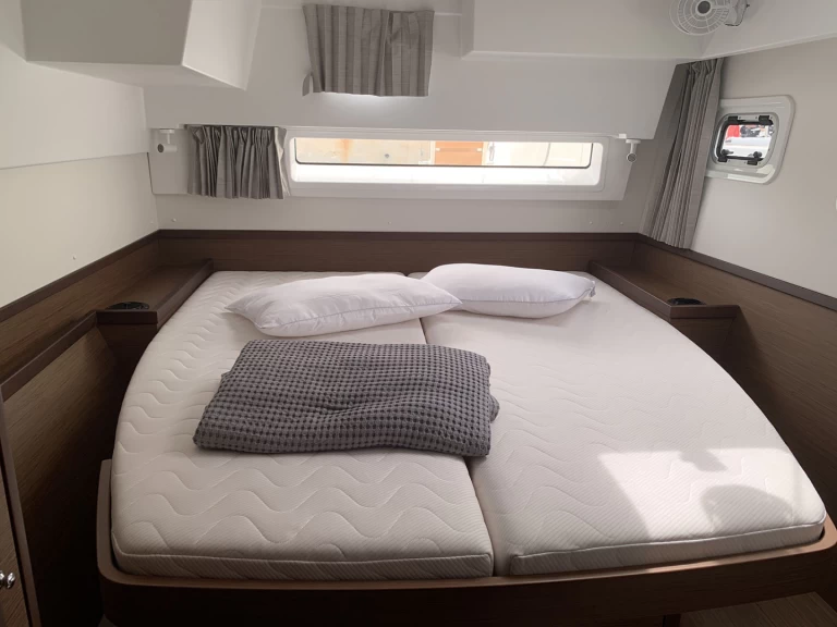 Lagoon Lagoon 42 de alquiler a Lávrio