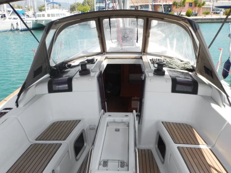 Alquiler de Velero, con o sin patrón Jeanneau Lávrio