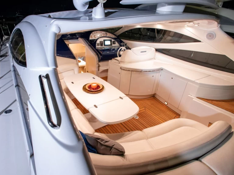 Alquiler de Pershing Pershing 52 en El Pireo