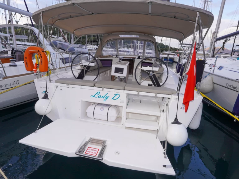 Alquiler Velero Dufour con o sin  título de navegación