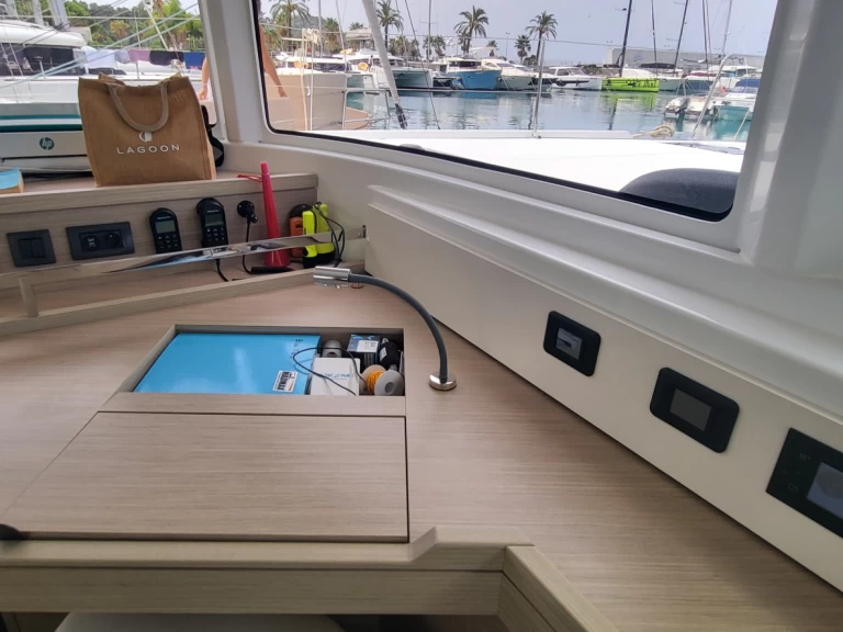 Alquiler Catamarán Lagoon con o sin  título de navegación