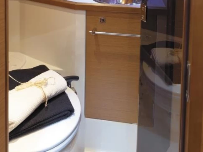 Jeanneau Sun Odyssey 379 de alquiler a Salerno