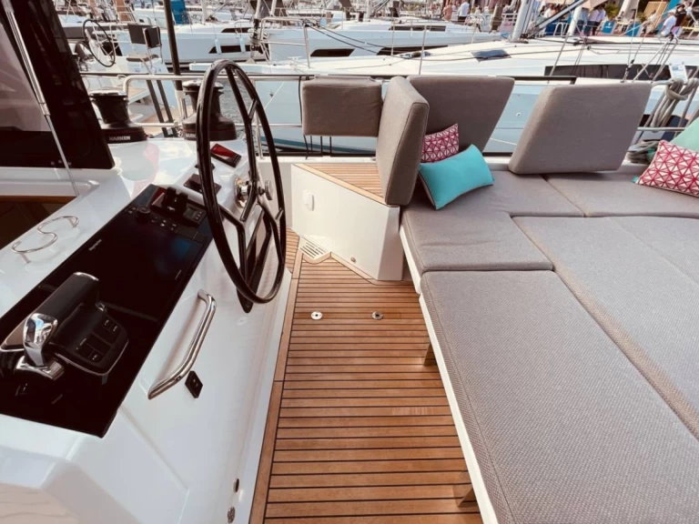 Jeanneau Jeanneau 55 de alquiler a Salerno