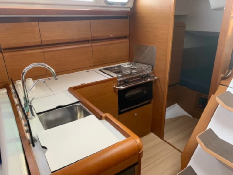 Jeanneau Sun Odyssey 449 de alquiler a Salerno