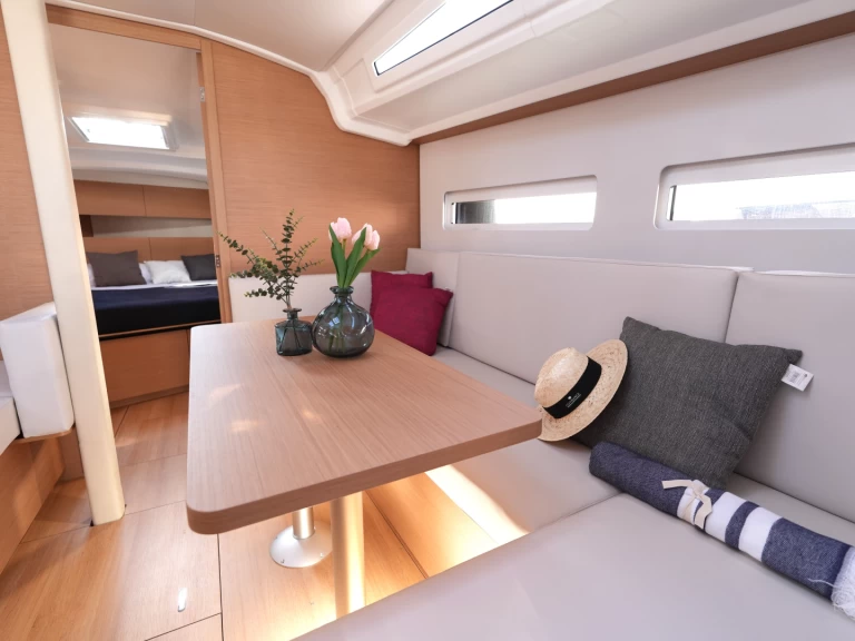 Alquiler de Jeanneau Sun Odyssey 410 en Salerno