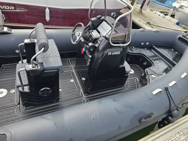 3D Tender Lux 655 de alquiler a Port de la Turbale