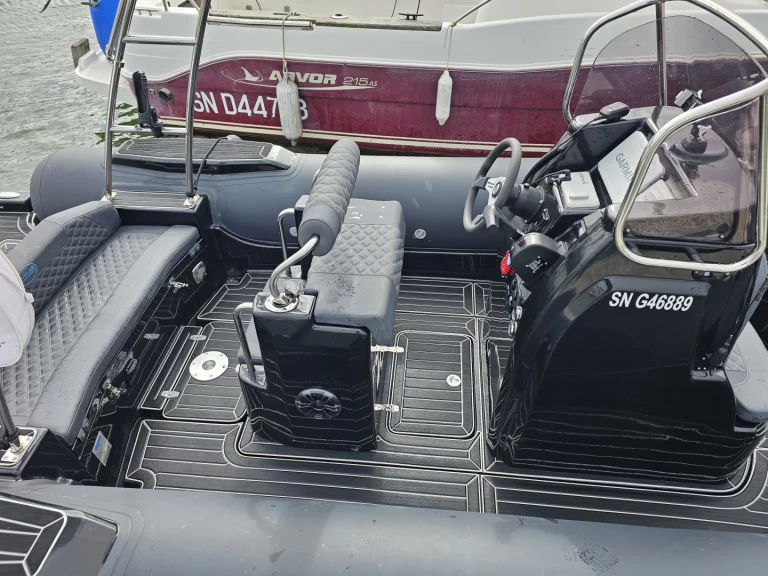 Alquiler Neumática 3D Tender con o sin  título de navegación