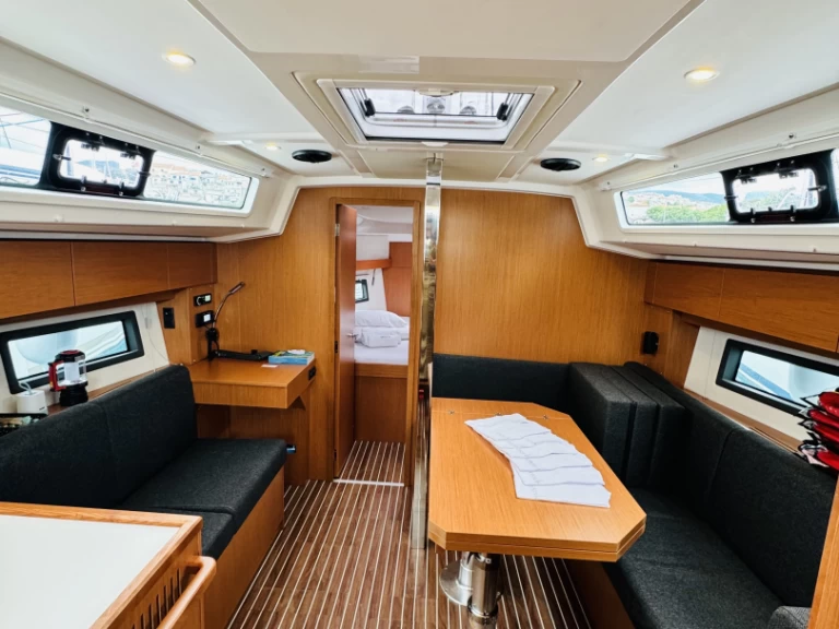 Alquiler de embarcaciones Bavaria Bavaria C38 enNovi Vinodolski en Samboat