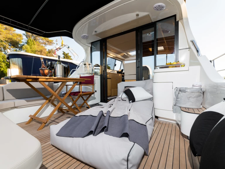 Alquiler de Sas Vektor ADRIANA 36 en Novi Vinodolski