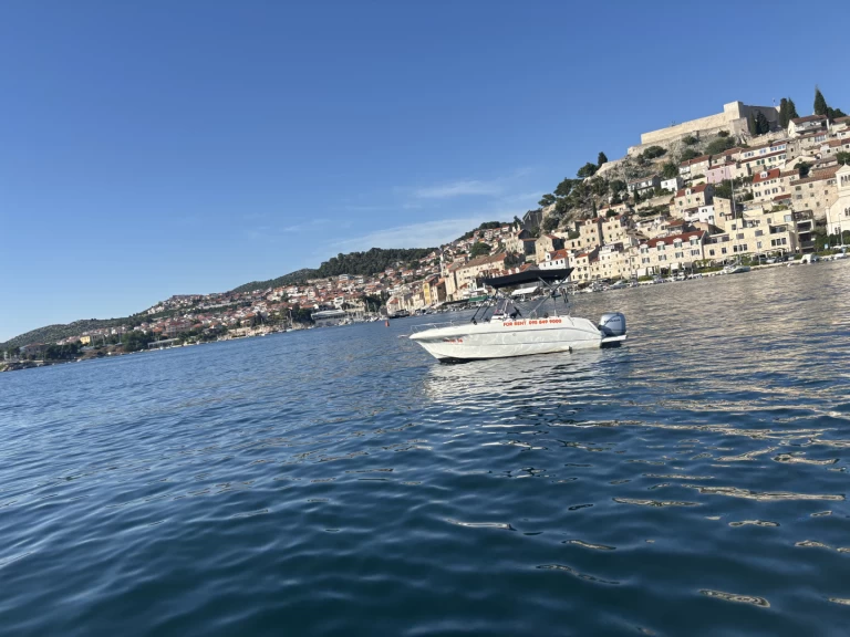 Alquiler de FLY HM22 en Šibenik