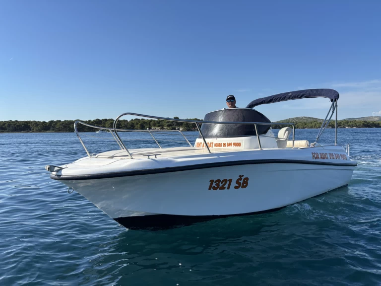 Alquiler de embarcaciones FLY HM22 enŠibenik en Samboat