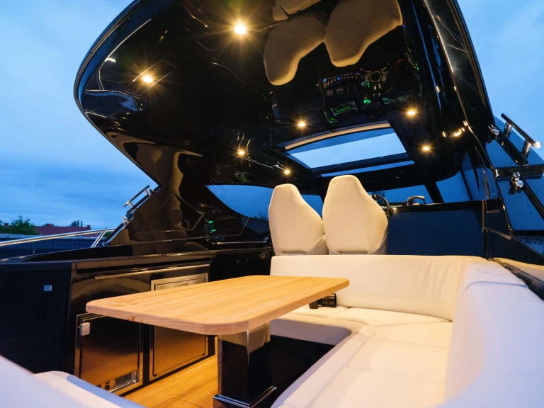 Alquiler Lancha Focus con o sin  título de navegación