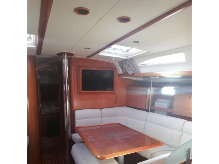 Alquiler de Jeanneau Sun Odyssey 43 en Álimos