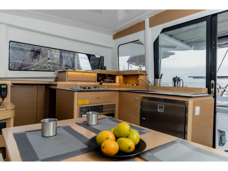 Alquiler de Catamarán, con o sin patrón Excess Ribishi