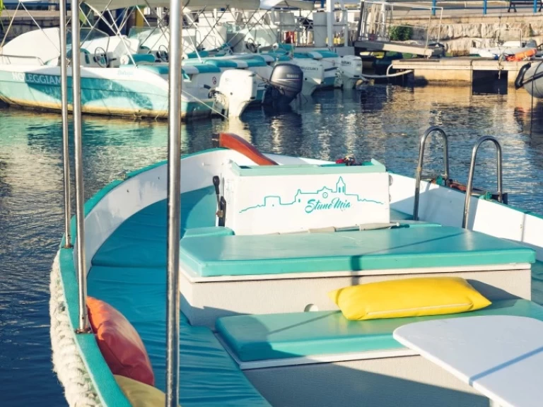  Motorboat 7.50 de alquiler a Torre Canne