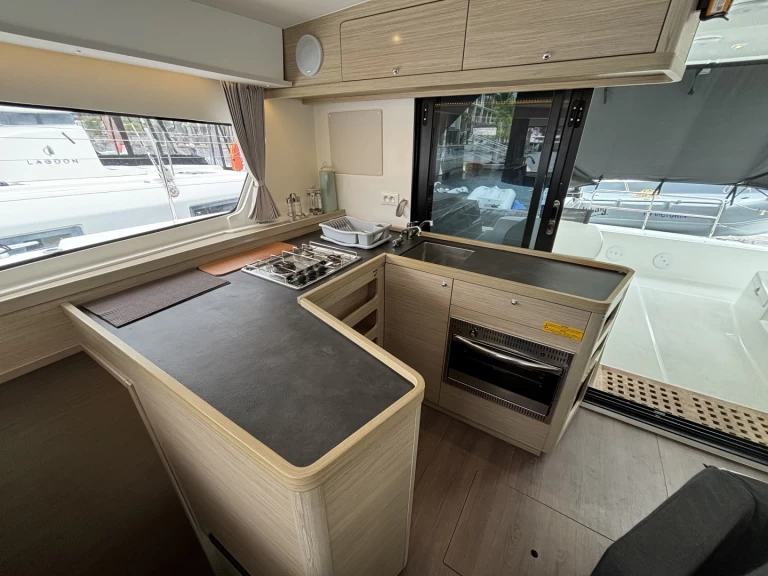 Alquiler de barcos Eden Island barato de Lagoon 42