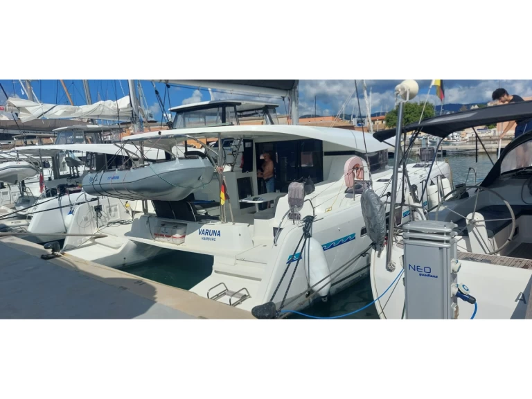 Alquiler de barcos Eden Island barato de Lagoon 42