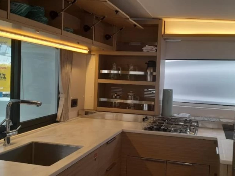 Alquiler de barcos Eden Island barato de Lagoon 46