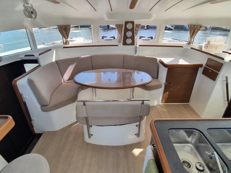 Alquiler de Lagoon Lagoon 380 en Hyères
