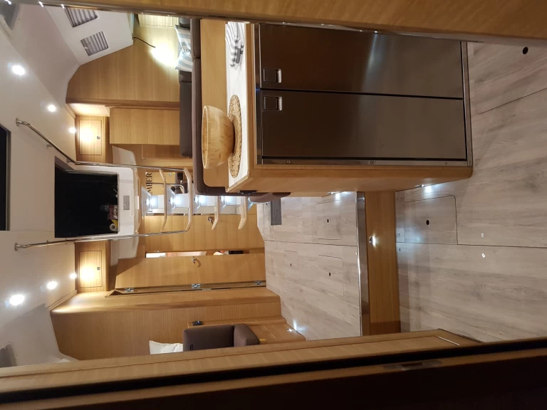 Alquiler de Elan Impression 50.1 en Pirovac