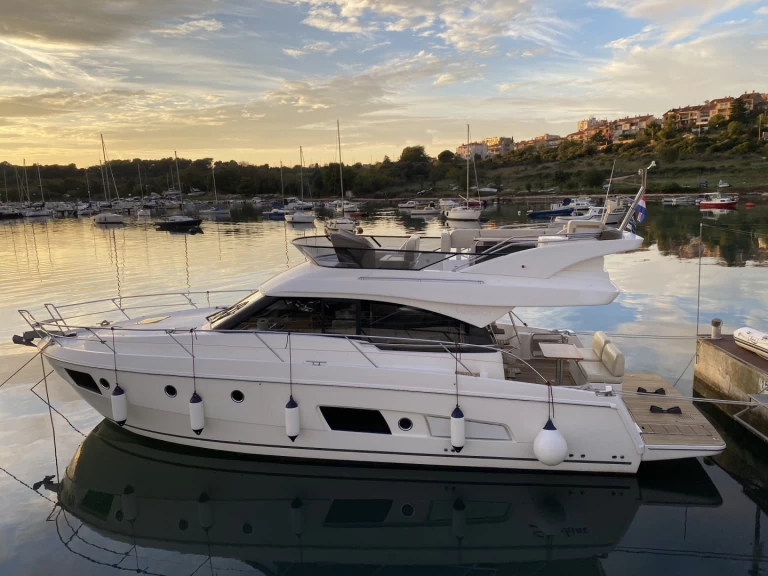 Alquiler Lancha Bavaria con o sin  título de navegación