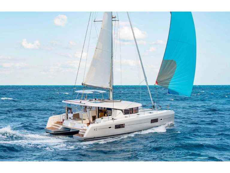 Catamarán para alquilar Álimos al mejor precio