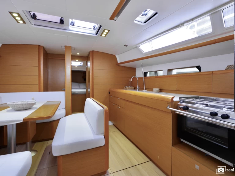 Alquiler Velero Jeanneau con o sin  título de navegación